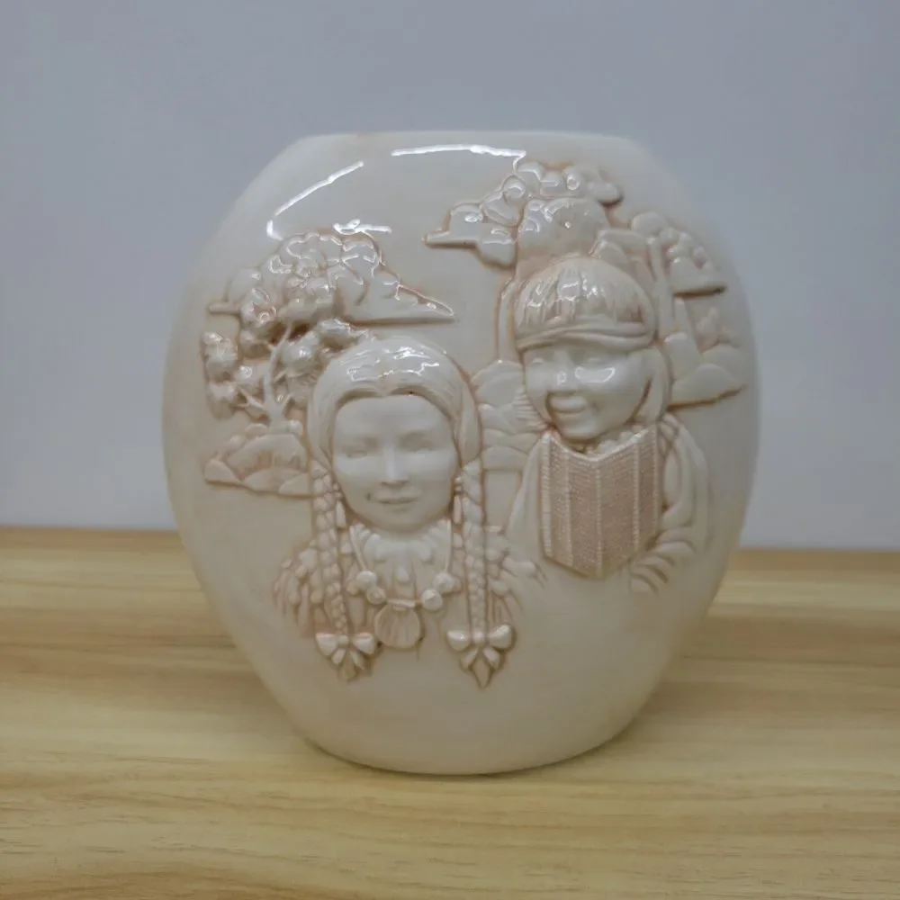 Vintage Native American Handmade Pottery Vase Vessel Artistic Piece - Signed